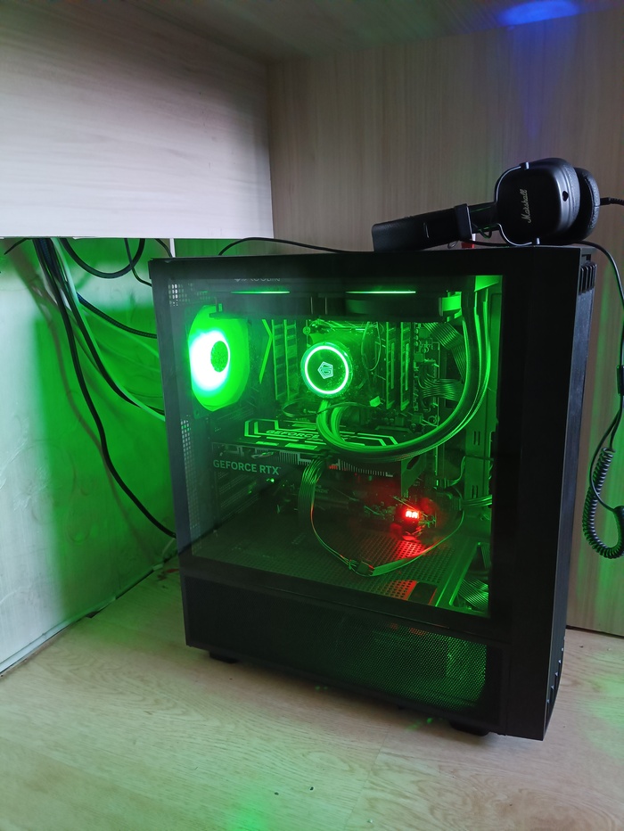 ясен ананас я сразу же снял плёнку с стекла и заляпал его своими жирненькими пальчиками, ыыы)