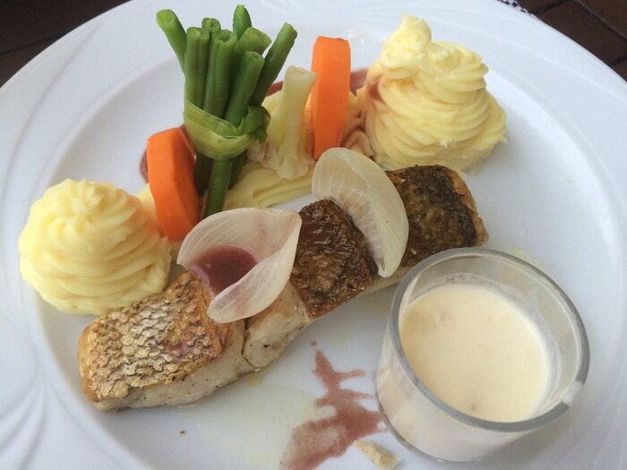 Меню ресторана La Luna в основном морепродукты. Цены в диапазоне 1 145,00 ₽ – 3 816,00 ₽