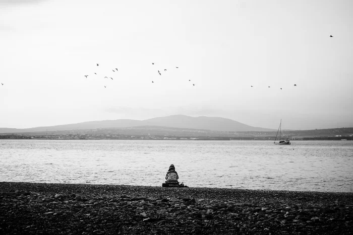 The wind of change - My, Sea, Black Sea, Beach, Evening, Yacht, Landscape, The photo, Black and white photo, Street photography, Краснодарский Край, Russia