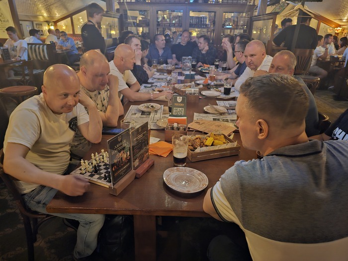 Идет сеанс игры вслепую