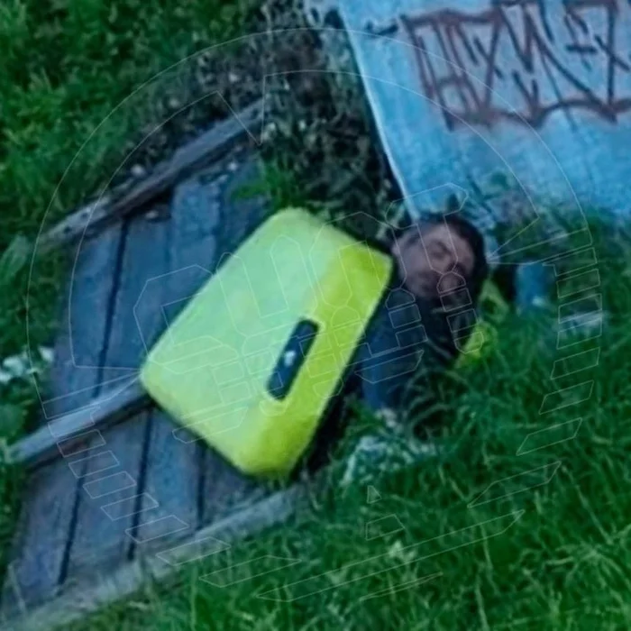 A man's body was found in a suitcase in Moscow - Humor, Picture with text, Suitcase, Moscow, Repeat