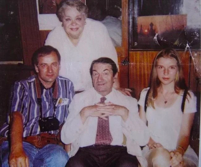 Actors Georgy Vitsin and Natalya Krachkovskaya with fans, 1990s - Crossposting, Pikabu publish bot, Telegram (link), Georgy Vitsin, Natalia Krachkovskaya