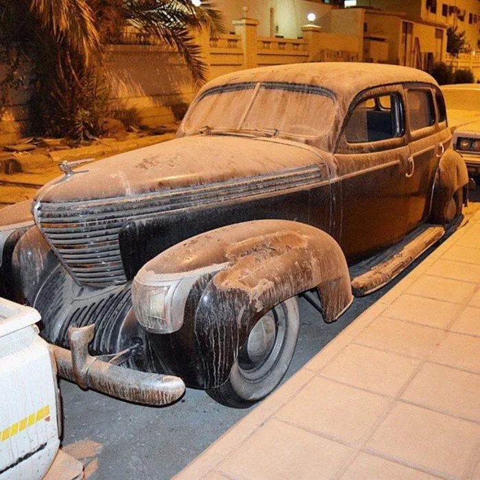 Vintage car on the street in Dubai - Abandoned, Travels, Abandoned cars, Dubai, Retro car, The photo