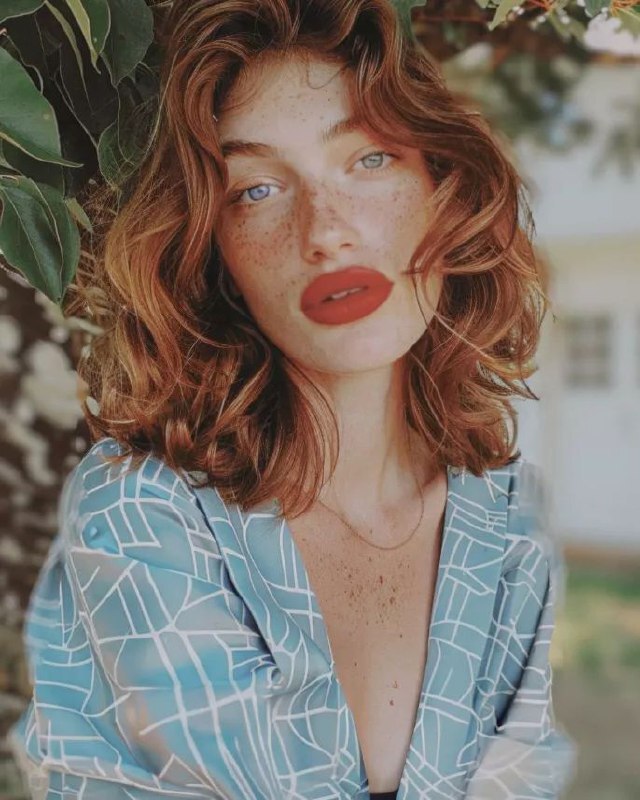 Девушка, созданная нейросетью