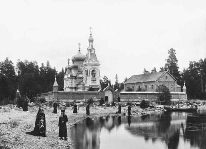 Группа монахов и схимник - Черно-белое фото, Фотография, Старое фото, Российская империя, 1892, Коневец