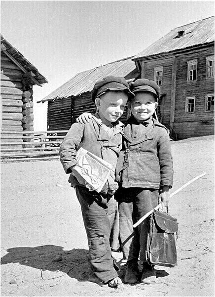 Friends and comrades - the USSR, The photo, Old photo, Youth, Youth, Friends, Children, Milota, Telegram (link), Black and white photo