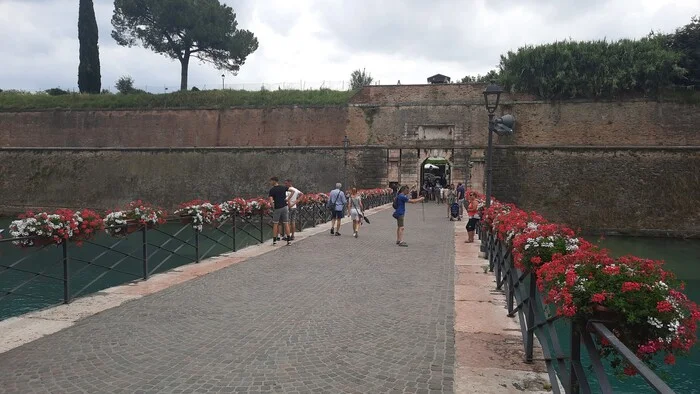 Porta Brescia in the Peschiera Fortress - My, Travels, Italy, History (science), Flowers, The photo