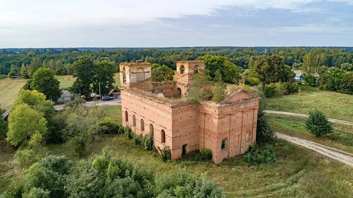 Story - The photo, Church