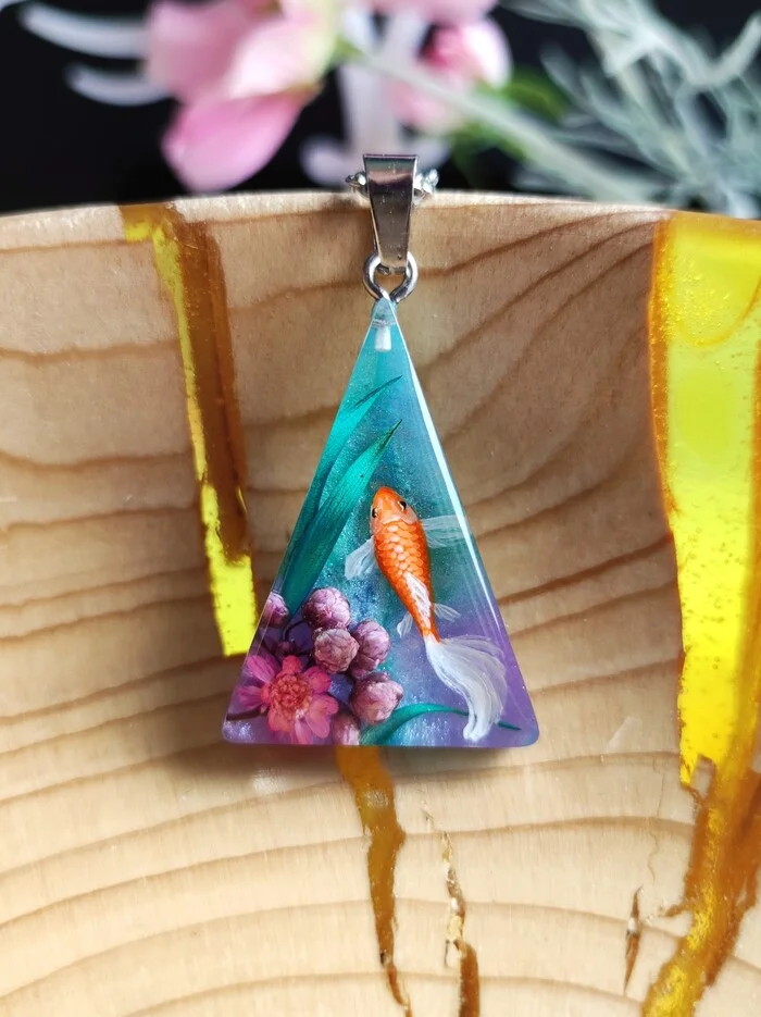 Showing Pisces - My, Epoxy resin, Epoxy resin jewelry, Handmade, Pendant, With your own hands, Needlework without process, Decoration, Needlework, Friday tag is mine, Video, Soundless, Vertical video, Longpost