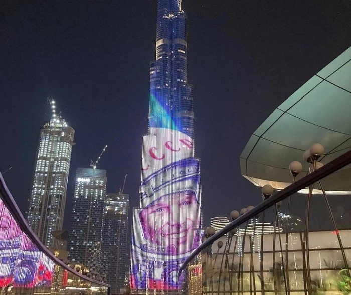 Юpий Гaгapин нa caмoй выcoкoй бaшнe миpa в Дyбae Юрий Гагарин, Дубай, Фотография, Бурдж-халифа, Повтор