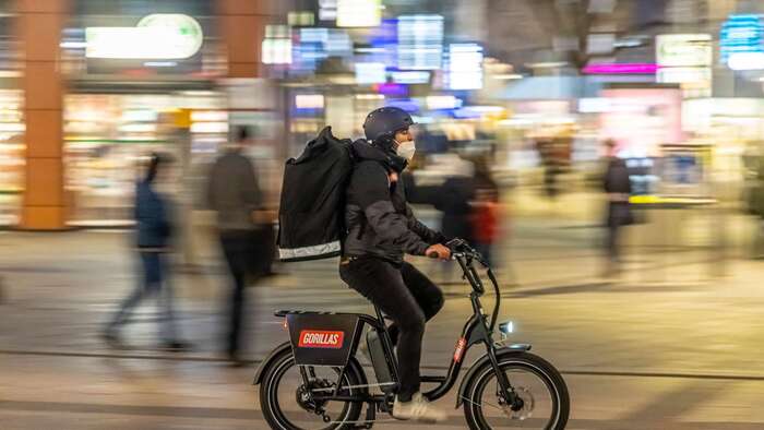 How does a food delivery courier live in Dusseldorf? At the bottom - Lodging, Germany, Income, Socialism, Longpost