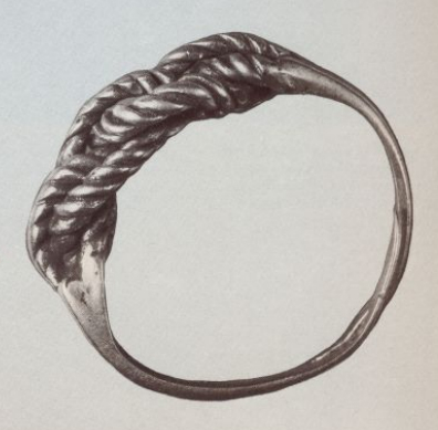 Перстень плетеный. Золото, литье. Диаметр 2 см. Начало XIV B.