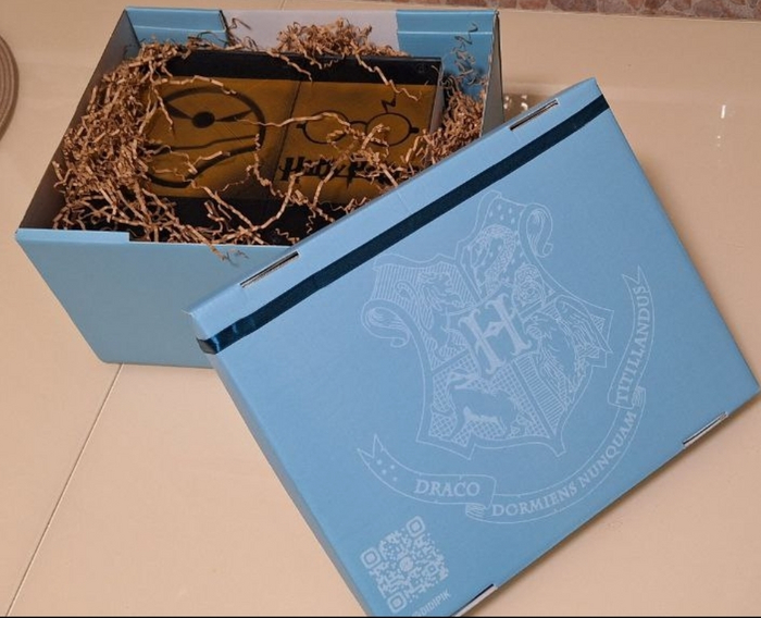 Рисунок на коробке делал с помощью гравировки лазером, и в таком виде вручил заказчику