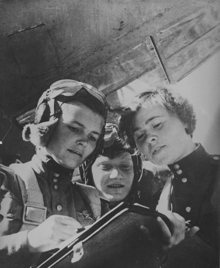 Pe-2 crew - The Second World War, Military history, Military, The Great Patriotic War, Heroes, The photo, Old photo, Women, Airplane, Bomber, Pe-2, Historical photo, Longpost