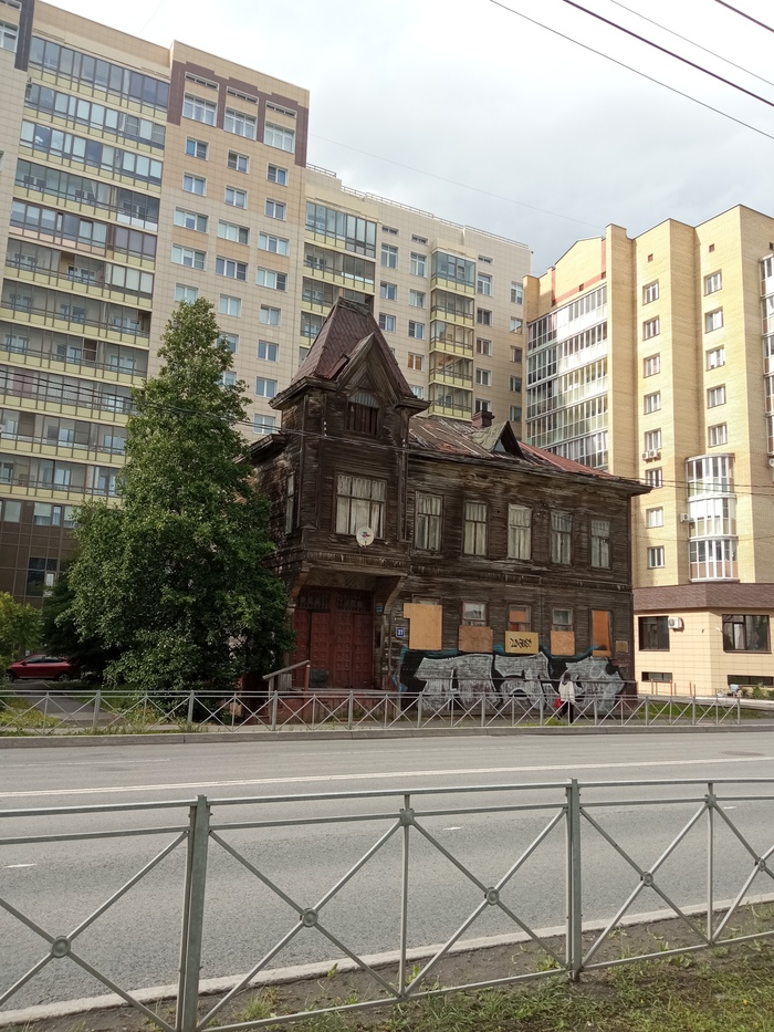 Воскресенская 37. Опять Балкончик.