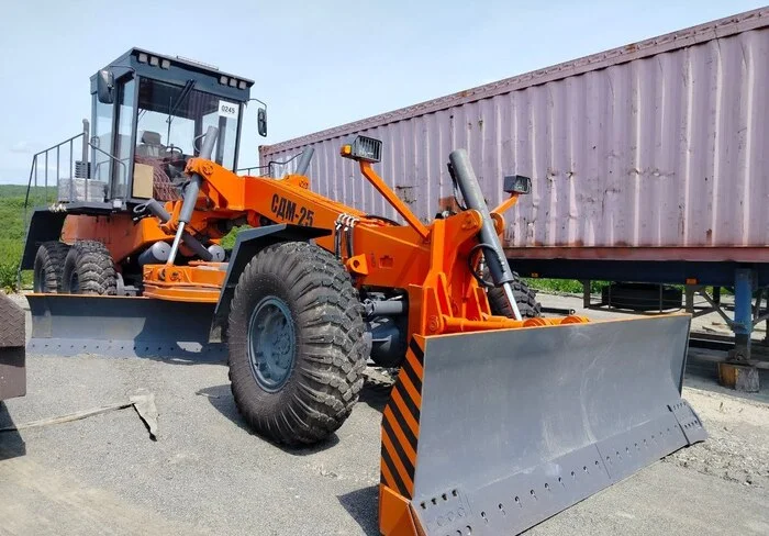 A new all-wheel drive super-heavy motor grader SDM-25 was purchased for the Olyutorsky district - Politics, Kamchatka, Officials, Negative, Road, Grader, Longpost