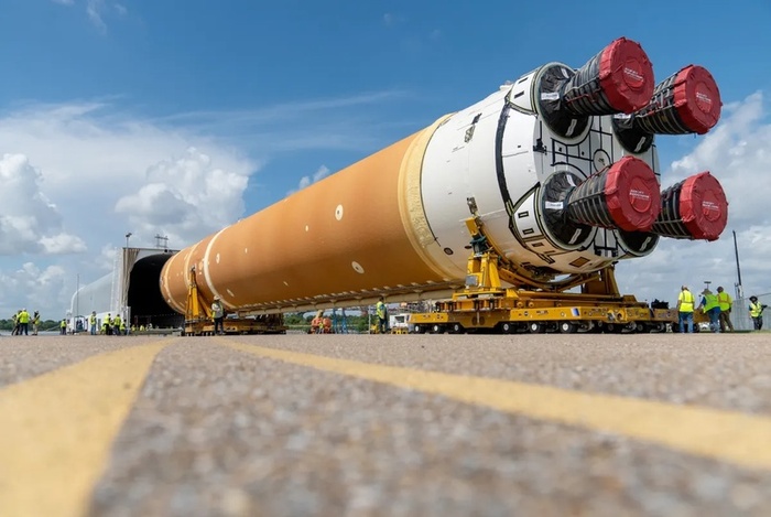    SLS      , , , NASA,  ( ), Boeing