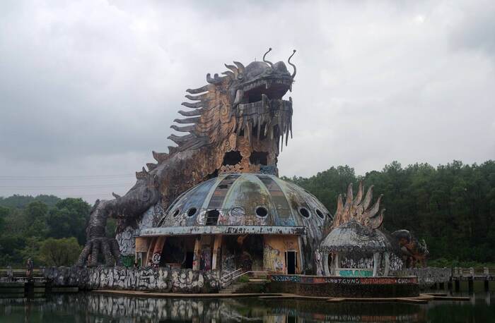 Ho Thuy Tien - a dark, colorful abandoned water park in the depths of the South Asian forests - The photo, Street photography, Aquapark, Asia, Abandoned