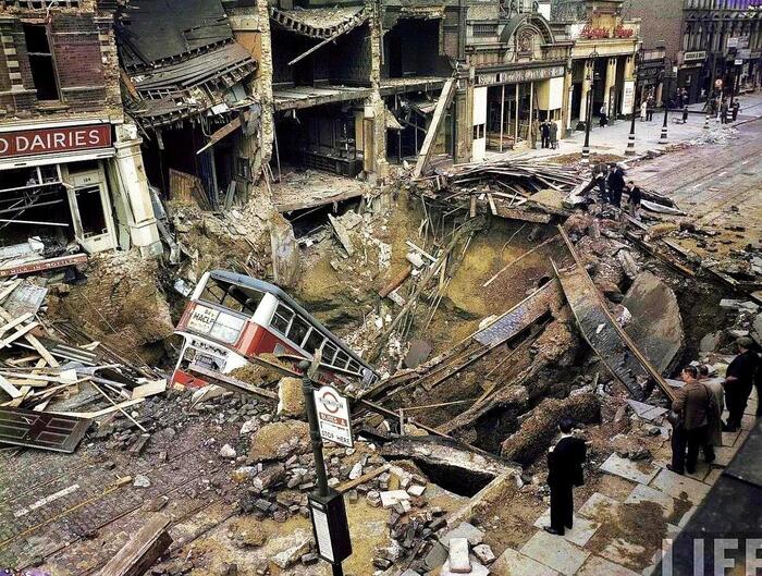 London bus in a bomb crater, 1940 - The photo, Colorization, London, Great Britain, 1940, The Second World War