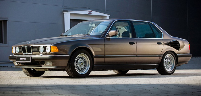 BMW 7 Series V16 (E32) �1988