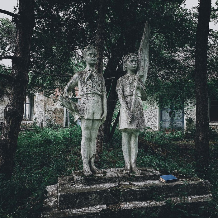 Заброшенный пионерский лагерь времён СССР