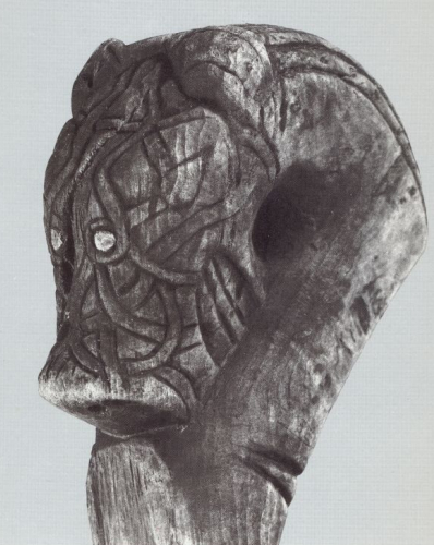 Ручка скобкаря, завершающаяся мордой животного. Дерево, резьба. Длина морды 7,5 см. Вторая половина Х в.