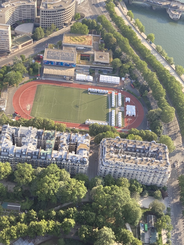 На рыже растения колечками….