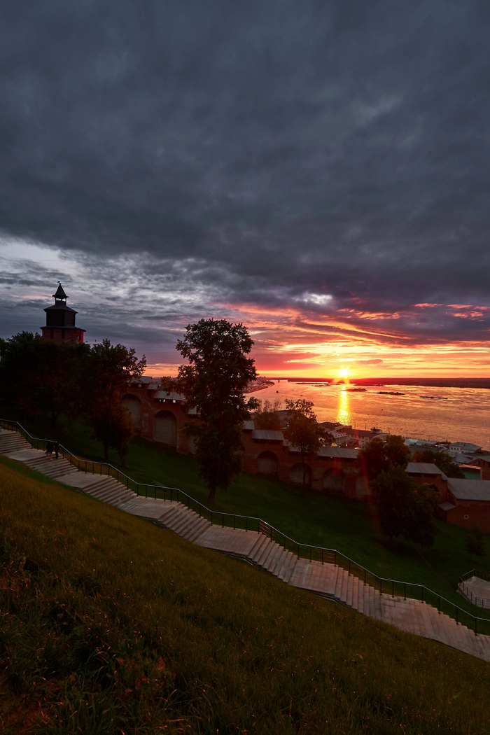 Красивый закат в Нижнем Новгороде
