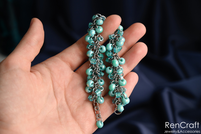 Эта сталь гипоаллергенна, не вызывает раздражения на коже, не боится воды и не темнеет со временем.