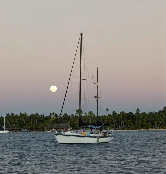 Reply to the post - Full Moon of July - Deer Moon. Ulyanovsk - My, moon, Full moon, Reply to post, Yacht, Mobile photography