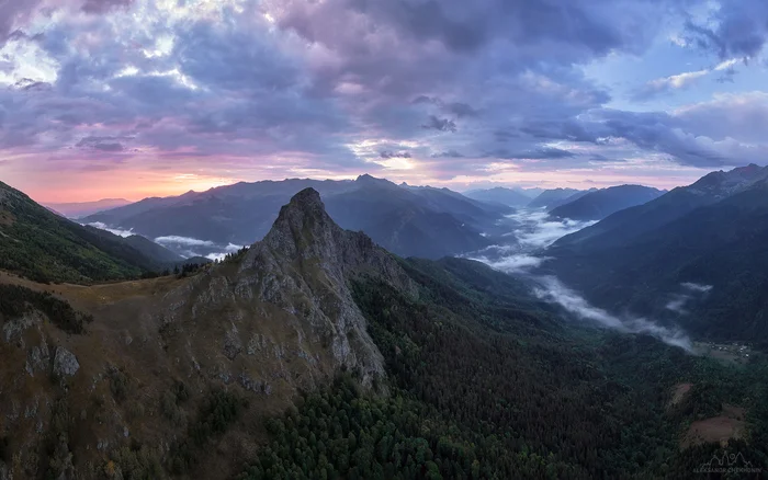 Панорама пика Закан на рассвете - Моё, Фотография, Утро, Рассвет, Кавказ, Горы, Небо, Закан, Туман, Облака, Пик, Пейзаж