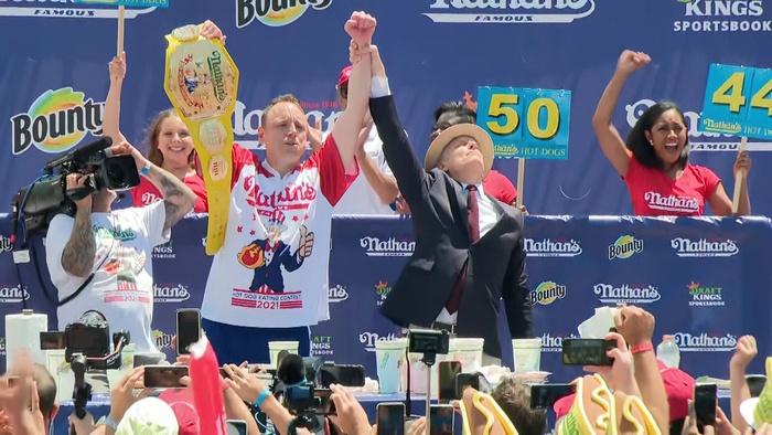 Джои Честнат