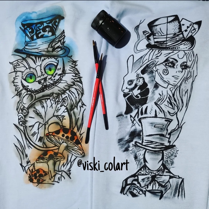 мой кастом штанов костюма, который я разрисовала только персонажами мультфильмов дисней