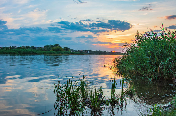 У острова...