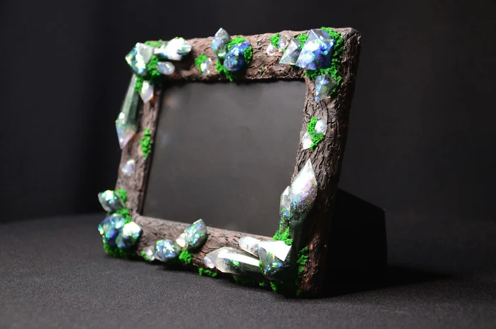 Decorating a photo frame with crystals | DIY - My, Clay, Moss, Acrylic, Frame, Crystals, Resin, Photo Frame, Tree, Bark, the effect