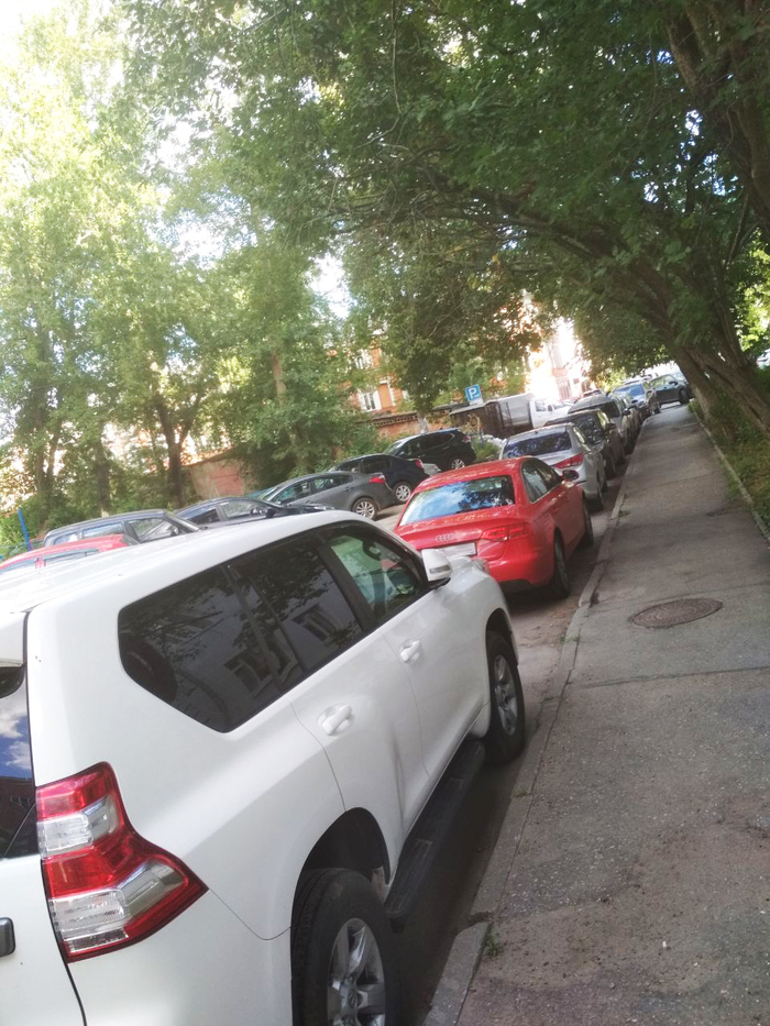 Справа от него