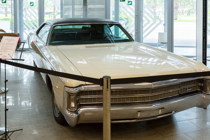 IMPERIAL LEBARON HARDTOP COUPE 1969 из автомузея Ника Панули в Сочи.