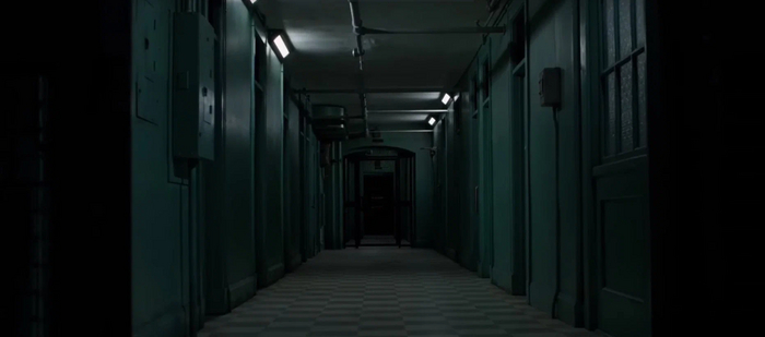 Коридоры пустующей больницы – идеальная локация для хоррора, чей потенциал фильм не использует
