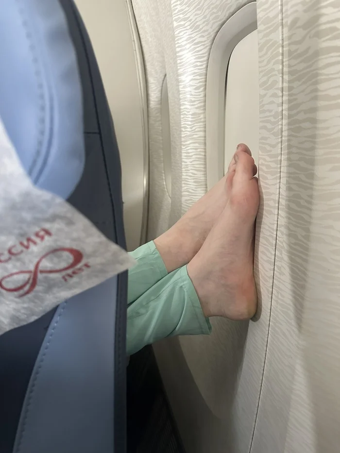 Footjob when you don't expect it... - My, Disgusting, Foot fetish, Legs, Airplane, The photo