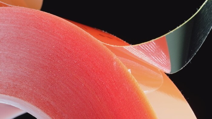 Смотрите, какая она тонкая