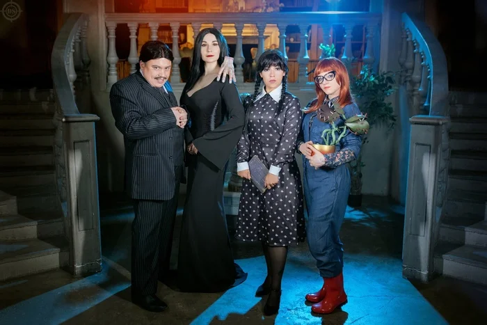 Weekends should be spent with family. But families are different... - My, The photo, Cosplay, Wednesday, Netflix, Mortisha Addams, GГіmez Addams, Wensday Addams, The Addams Family