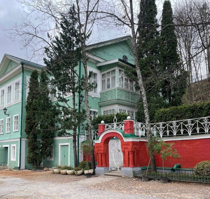 Цвета зданий и ансамбль поражают