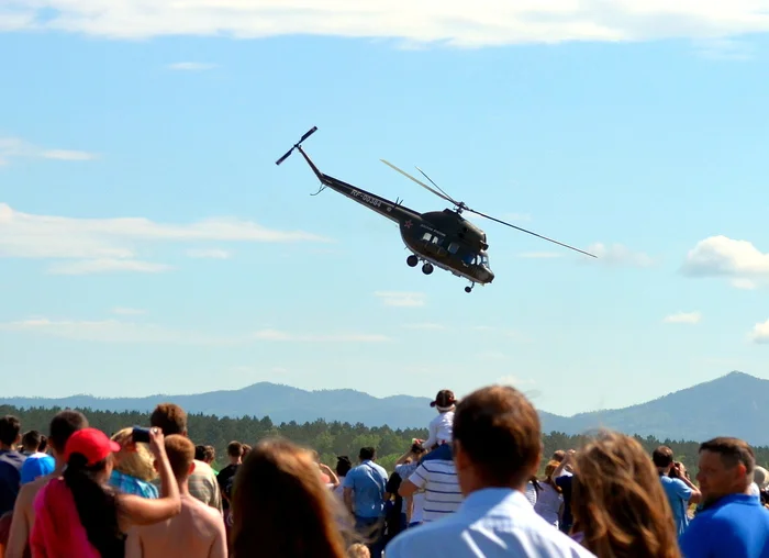 MI-2 aerobatics at an airshow - My, The photo, Mi-2, Aerobatics