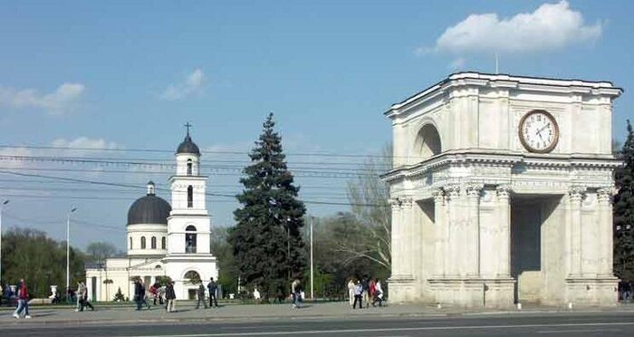 Триумфальная Арка и Собор Рождества Христова