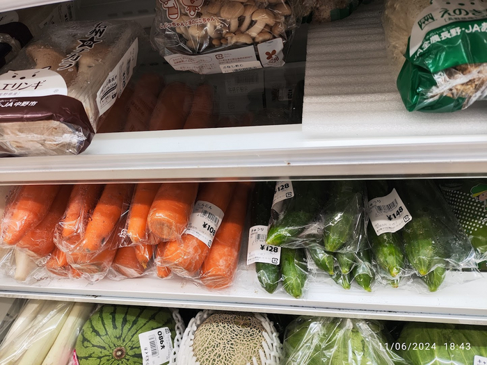 Морковка- 1 штука за 50 рублей