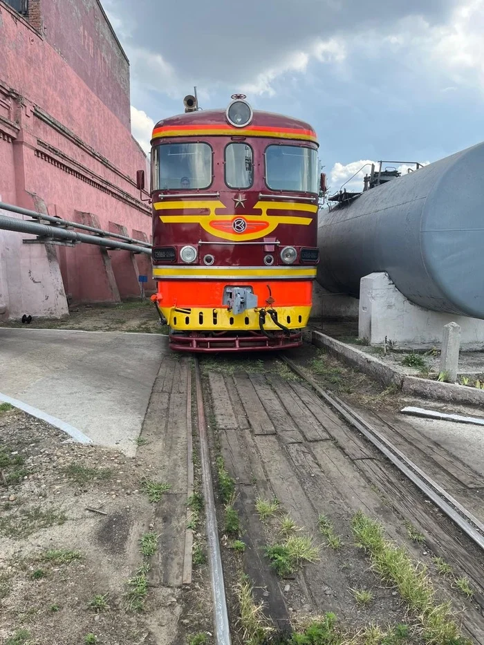 Admiring the TEP60 locomotive, restored at the Tikhoretskaya depot - Railway, Locomotive, Locomotive, Made in USSR, Public transport, Restoration, Longpost