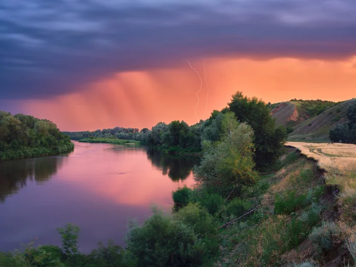 Bear River and lightning - My, The photo, Nature, Evening, Sunset, Sky, Lightning, Thunderstorm, Rain, Medveditsa River, Volgograd region