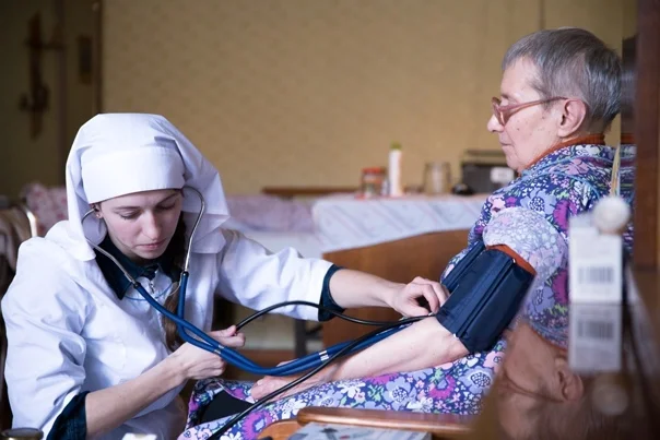 Angels at home. The invaluable role of the visiting nurse in modern healthcare - Health, The medicine, Disease, Patronage, Nurses, Elderly