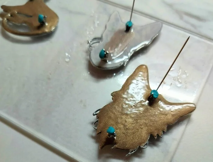 Коты с усами да с лапами - Моё, Эпоксидная смола, Рукоделие с процессом, Украшения из эпоксидной смолы, Творчество, Украшение, Украшения из проволоки, Кот, Длиннопост
