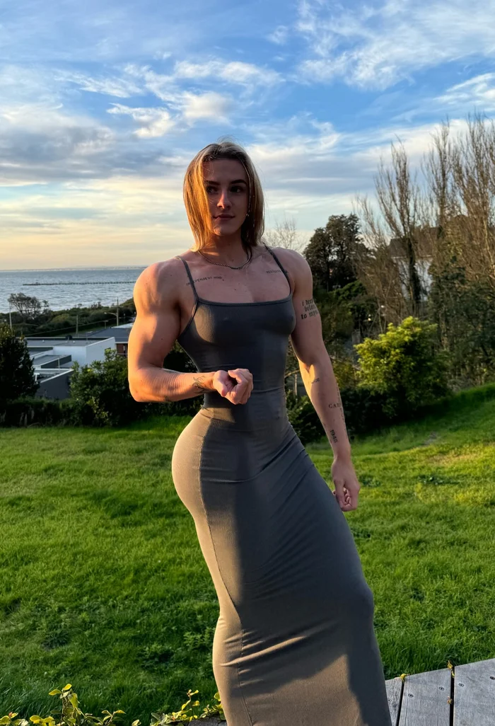 Charlotte Chant - Girls, Strong girl, Sports girls, Muscle, Bodybuilders, Back, Press, Gym, The dress, Girl with tattoo, Video, Vertical video, Instagram (link), Longpost